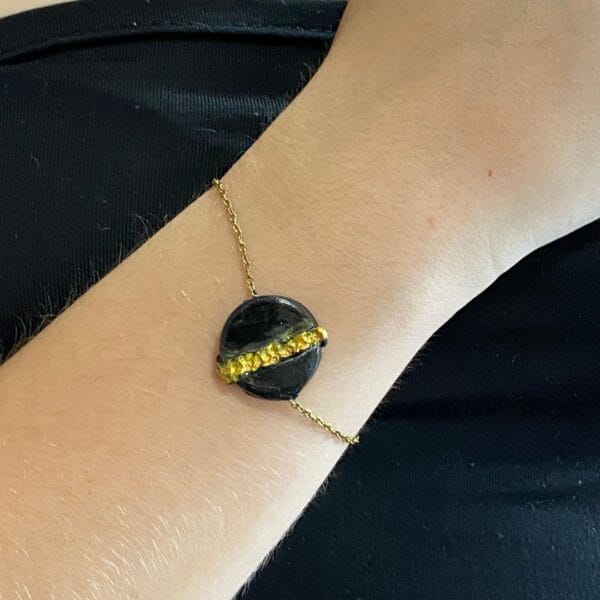 Χειροποίητο βραχιόλι με ατσάλινη χρυσή αλυσίδα και στοιχείο από πολυμερή πηλό