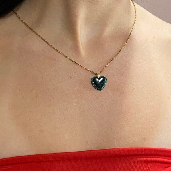 Χειροποίητο κολιέ σε  ατσάλινη χρυσή αλυσίδα και στοιχείο καρδούλα από πολυμερή πηλό