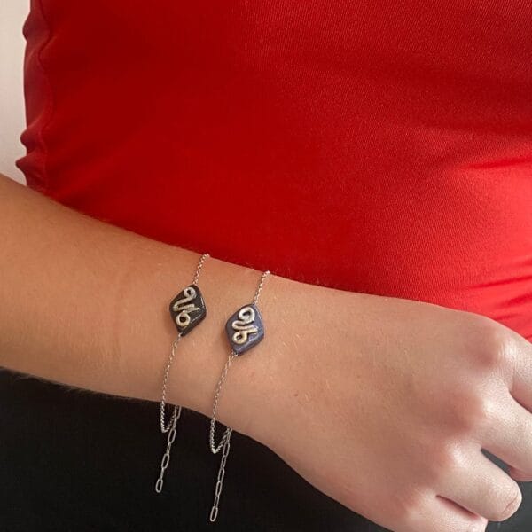 Χειροποίητο βραχιόλι με ατσάλινη ασημί αλυσίδα , χριστουγεννιάτικος ρόμβος ΄26 από πολυμερή πηλό