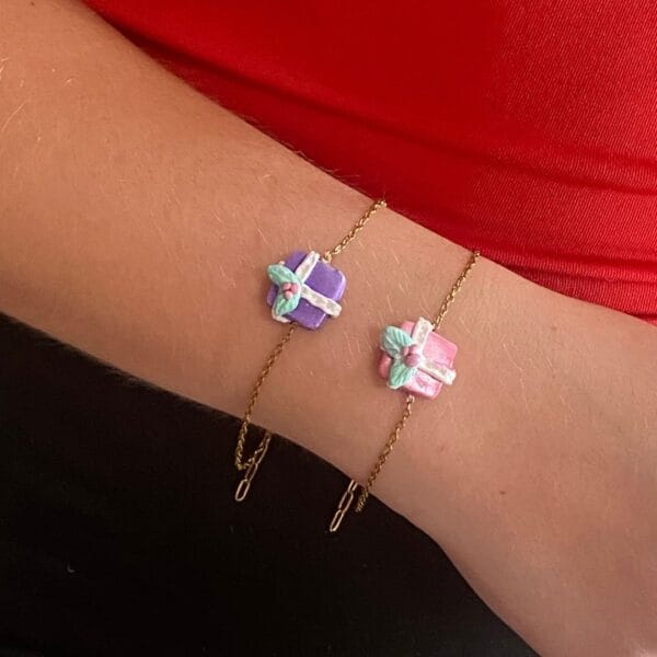 Χειροποίητο βραχιόλι με ατσάλινη χρυσή αλυσίδα , χριστουγεννιάτικο δωράκι από πολυμερή πηλό